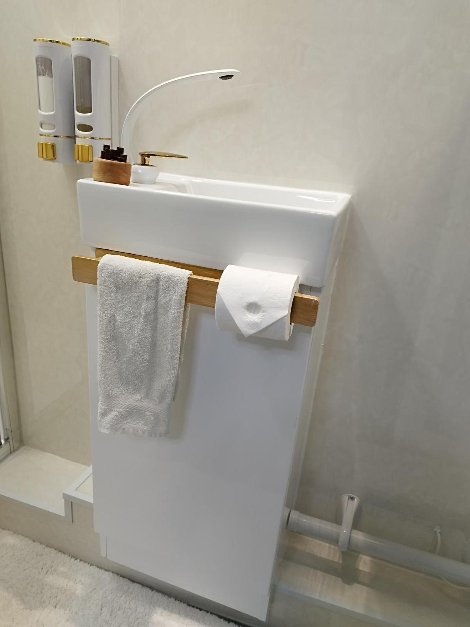 Bedsit Kitchen Washmachine Separate Entry 1level Appartement
